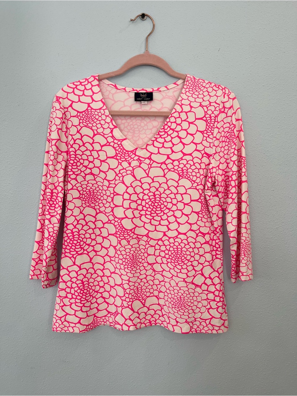 Women’s V-Neck Long Sleeve Floral Tee in Pink and Cream